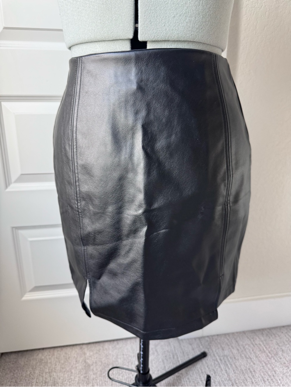 Classic Black Faux Leather Pencil Skirt